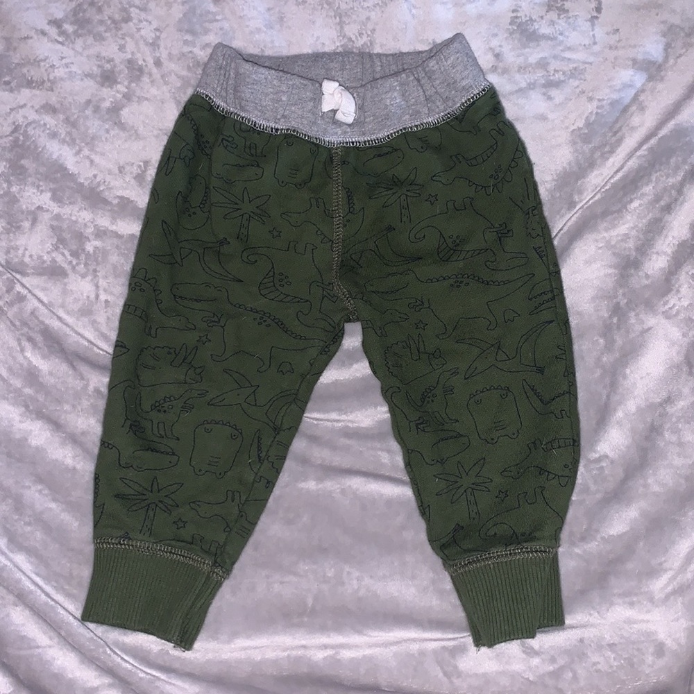 Carter’s green 6 month Dinosaur joggers 🦖